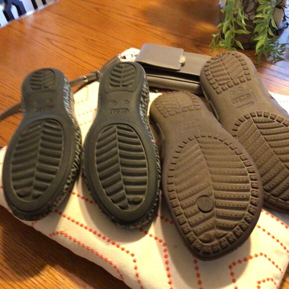 2 Pair of Croc Shoes 1 Size 10 Flipflops 11 Prettyzys Gray Wallet - Picture 6 of 8